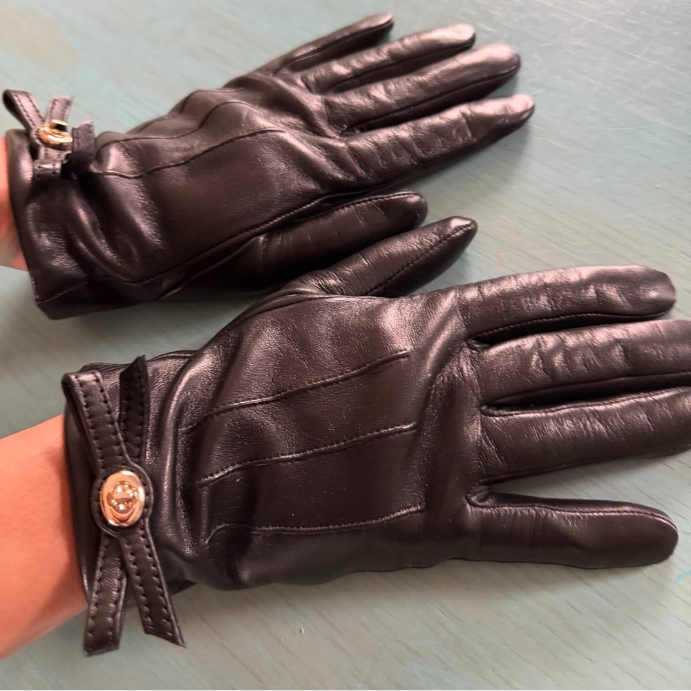 EUC Coach size 7 women’s gloves. Worn once for an elegant cold weather event - Picture 2 of 6